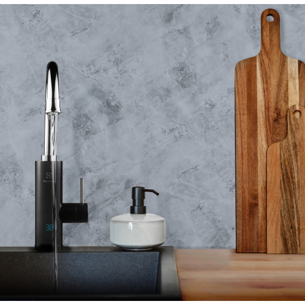 Водонагреватель проточный Electrolux Taptronic (Black) Водонагреватель проточный Electrolux Taptronic (Black)